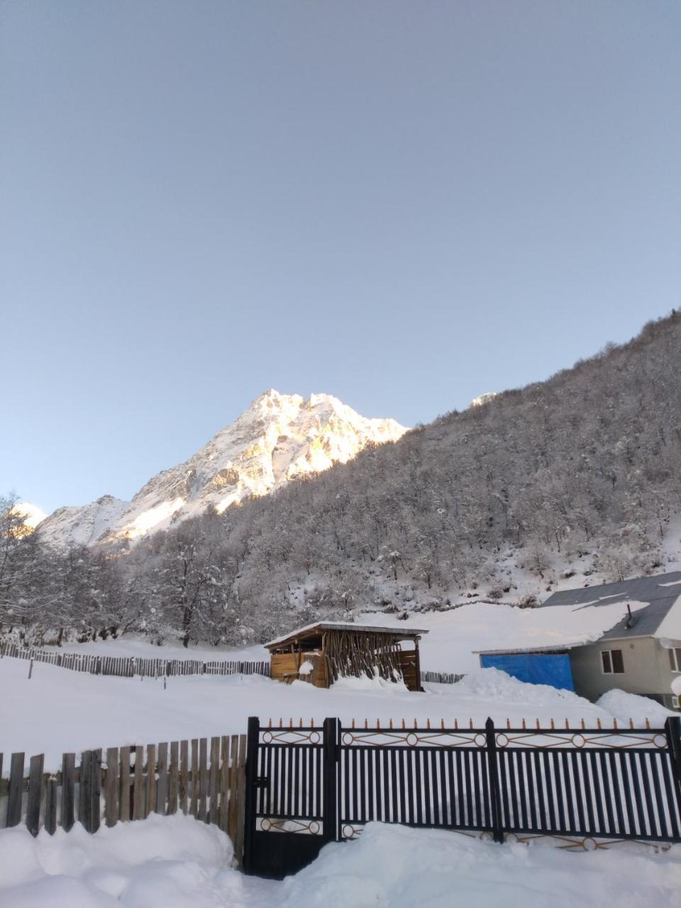 I R K O Hotell Mestia Exteriör bild