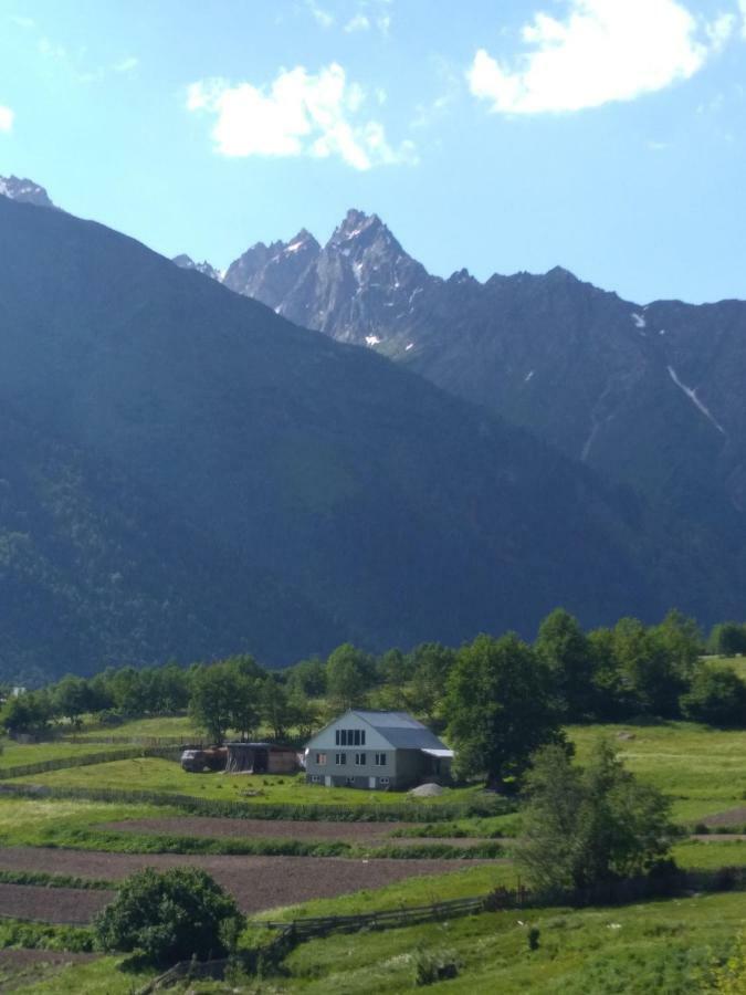 I R K O Hotell Mestia Exteriör bild